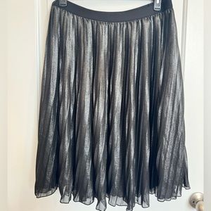 Old Navy Pleated Shimmer Skirt: Women’s XL